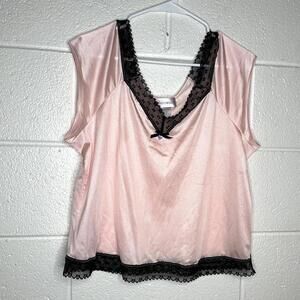 < Vintage Shadowline Pink Nylon Sleep Shirt With Black Lace Detail >
